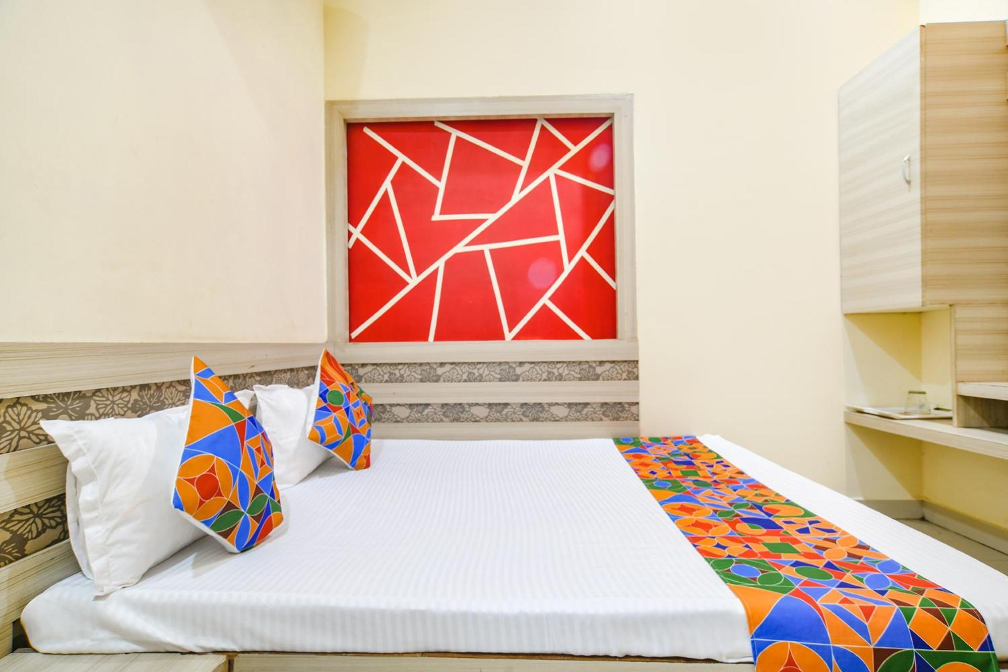 Fabexpress Blue Star Hotel Uddzsaín Kültér fotó