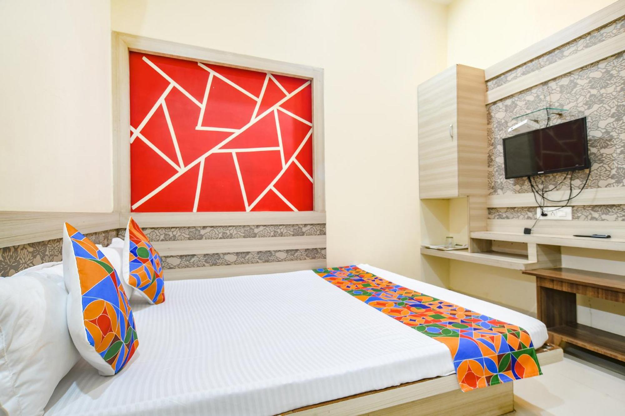 Fabexpress Blue Star Hotel Uddzsaín Kültér fotó