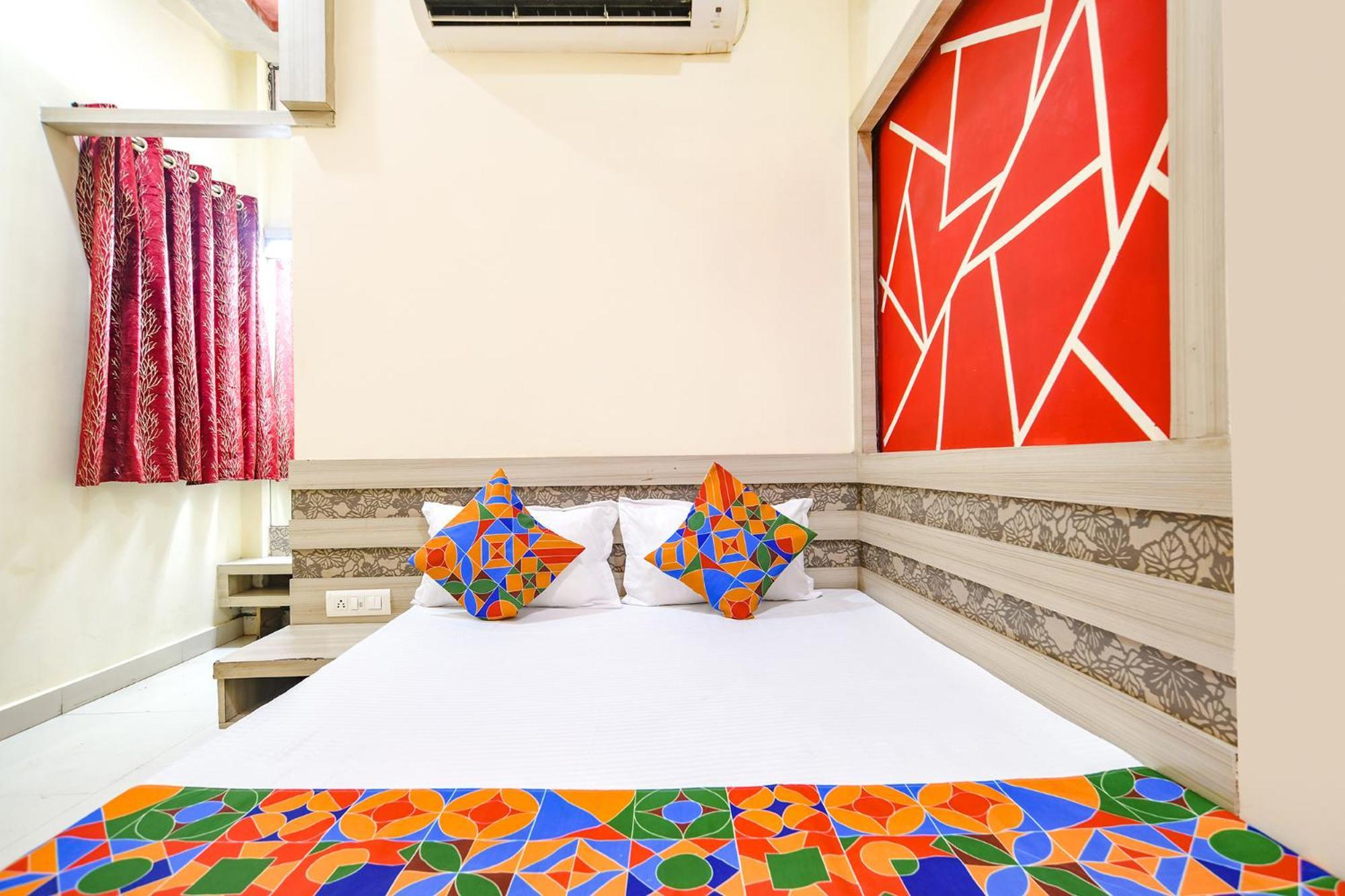 Fabexpress Blue Star Hotel Uddzsaín Kültér fotó
