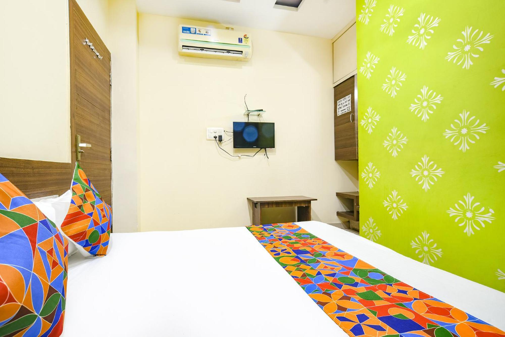 Fabexpress Blue Star Hotel Uddzsaín Kültér fotó